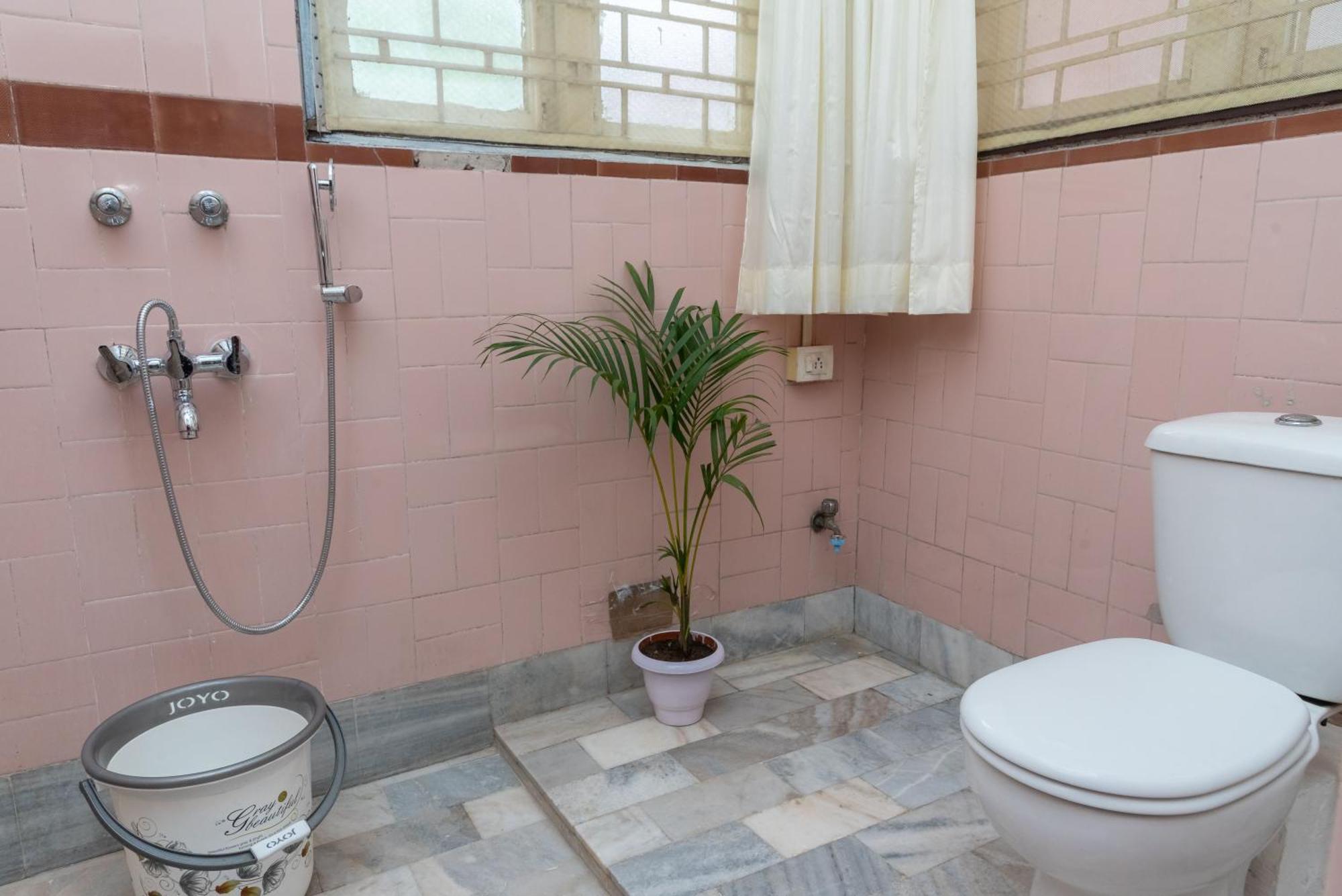 The Urban Grandeur 1 Bed & Breakfast Guwahati Exterior foto
