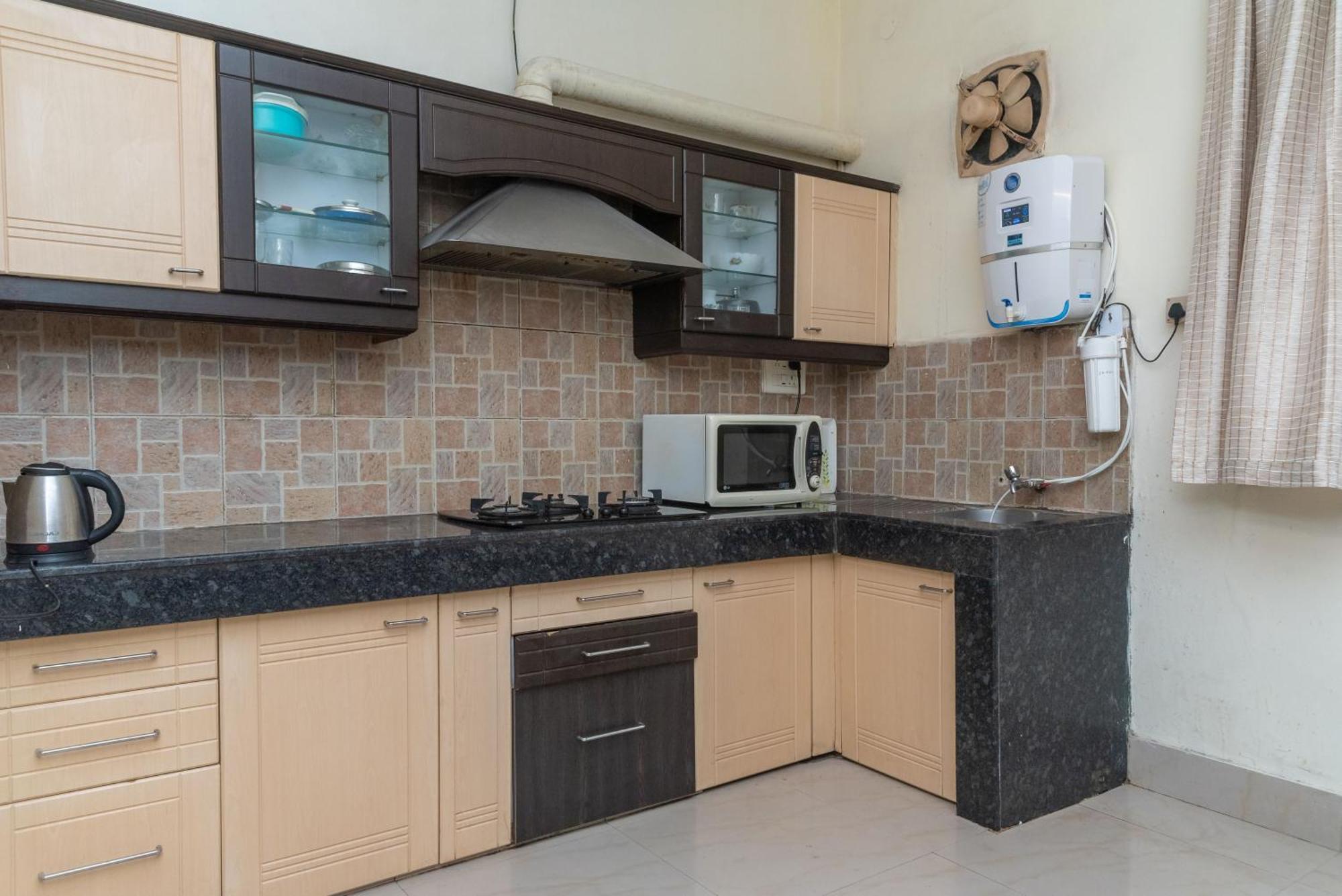 The Urban Grandeur 1 Bed & Breakfast Guwahati Exterior foto