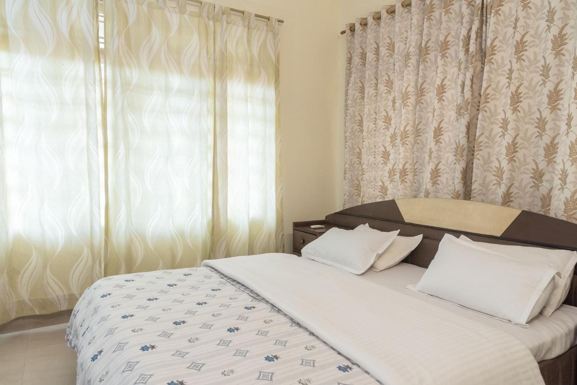 The Urban Grandeur 1 Bed & Breakfast Guwahati Exterior foto